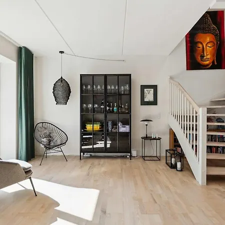 Nimastay - Modern Family Townhouse In Charming Villa