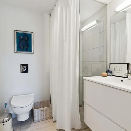 Nimastay - Modern Family Townhouse In Charming Villa *