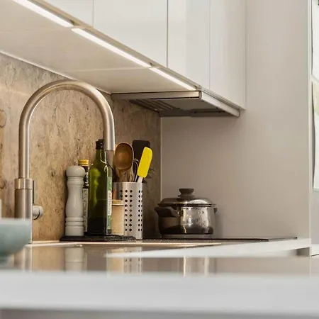 Villa Nimastay - Modern Family Townhouse In Charming