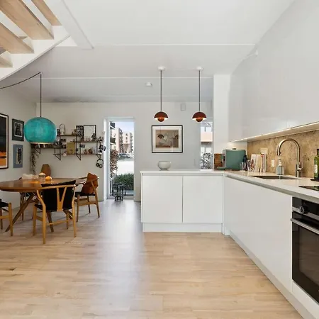 Villa Nimastay - Modern Family Townhouse In Charming *