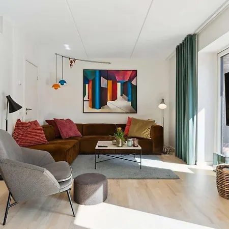 Nimastay - Modern Family Townhouse In Charming Villa *