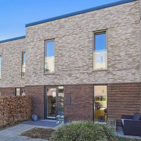 Nimastay - Modern Family Townhouse In Charming Villa *